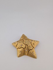 Vintage Signed JJ Brushed Gold Tone White Glass Rhinestone Chunky Star Brooch
