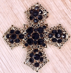 Unsigned Lisner Maltese Cross Brooch Pin Jet Rhinestone Antiqued Gold Tone