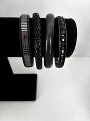 LOT of 4 black Vintage Bangle bracelets Metal & plastic 2.75″ D36