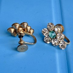 Vintage Crystal Rhinestone Flower Screw Back Earrings Aqua Blue Gold Tone