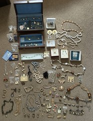 Huge Vintage Estate Costume Jewelry Lot About 125 Pieces Many Wearable