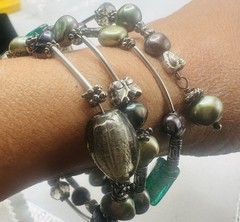 Boho Memory Wire Wrap Bracelet Green Art Glass Beaded Silver Tone Artisan Style