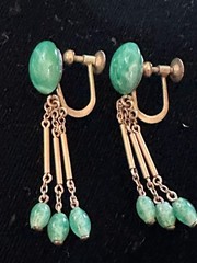 Vintage Green Peking Glass Dangle Earrings gold tone Screw Back signed Marathon