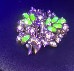 Vtg Set Hollycraft Uranium 1950’s Green Rhinestone Brooch Earrings *Glows UV