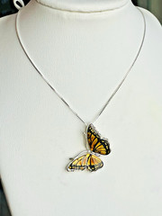 Butterfly Genuine Baltic Amber Necklace Vintage Egg Yolk Butterscotch Polish 老琥珀
