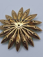 Vintage Green Glass/Rhinestone Faceted Acrylic Daisy Brooch Set Goldtone Metal