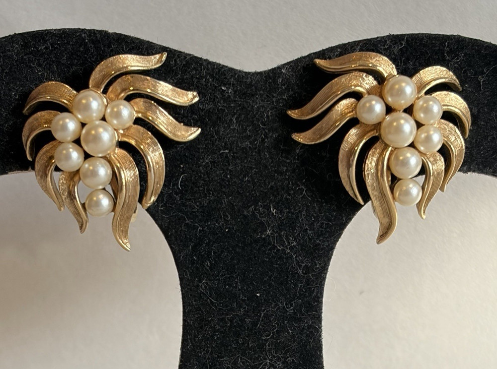 Vintage Signed CROWN TRIFARI Gold Tone *Trifarium* Faux Pearl EARRINGS-Beauties!