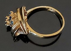 VTG Gold Tone Ring with Simulated Blue Sapphire Crystals Size 8.5 Stamped “RING”