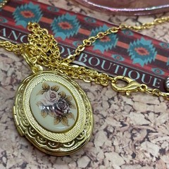 Vintage Style ROSE Cameo Locket Pendant Necklace Roman Woman Gold Tone Valentine