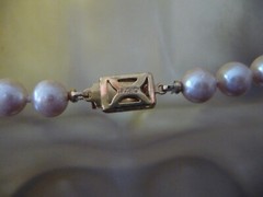 MONET BEIGE FAUX PEARLS HAND KNOTTER 8″ L GOLD TONE CLASP NECKLACE #23/5A