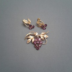 Vintage Amethyst Van Dell 12kt Goldfilled Pin and Earrings Set in Original Box