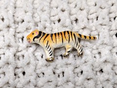 Small Vtg Sugared Enamel on Metal Tiger Brooch Kitschy Cat Pin RARE HTF