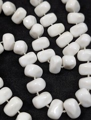 Vintage White Lucite Nugget Beaded Statement Neckalce Mod 26 in Rockabilly