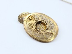 ANTIQUE GOLD TONE FILIGREE HAT WITH FEATHER BROOCH PENDANT PIN RARE