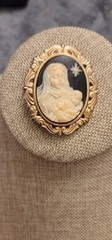 Vintage 1998 Jane Davis “Angels of Love” Madonna & Child Cameo Brooch/Pendant
