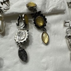 7 pcs Mixed Lot Women’s Clip-On & Screwback Earrings Metal & Faux Pearl