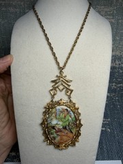 Beautiful Vintage Mode Art Asian Themed Necklace