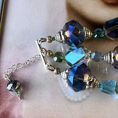 Vtg 1960’s 3-Strand Crystal Lucite Bracelet – Sz 8”-9” – Blue & Silvertone