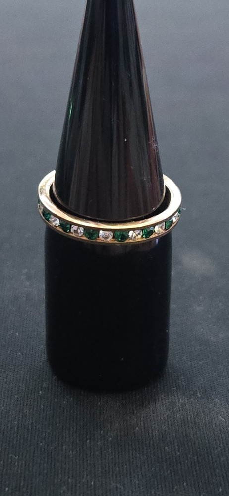 Vintage Gold Tone Channel Set Eternity Ring Green Clear Rhinestone Band Size 7