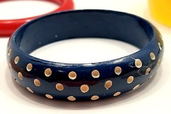LOT of 13 VINTAGE PLASTIC BANGLE BRACELETS in VARIOUS COLORS & DESIGNS (Lot #5)