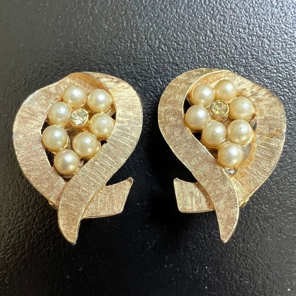 Vintage Mode Art Clip On Earrings Faux Pearl Rhinestone Brushed Gold Tone
