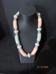 AVON SUN BLEACHED CHUNKY CLAY ? NECKLACE 17″ VGUC