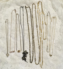 Vintage 9 Nekclace lot Gold Tones Various Pendants Chain Beads Tassel Vtg to Mod