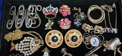 Goldtone Jewelry Lot Avon Hong Kong Signed Pieces Brooch Earrings Vtg-Mod E31