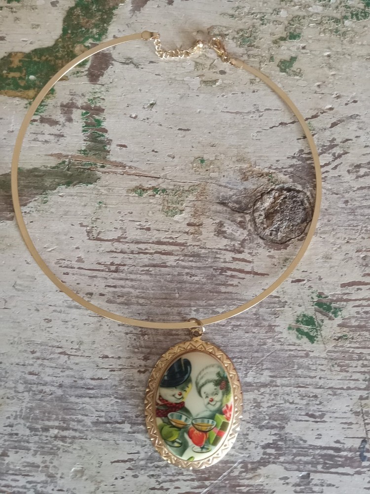 Vintage Holiday Kitsch Oval Pendant Necklace Snowman Snowwomen Christmas Choker