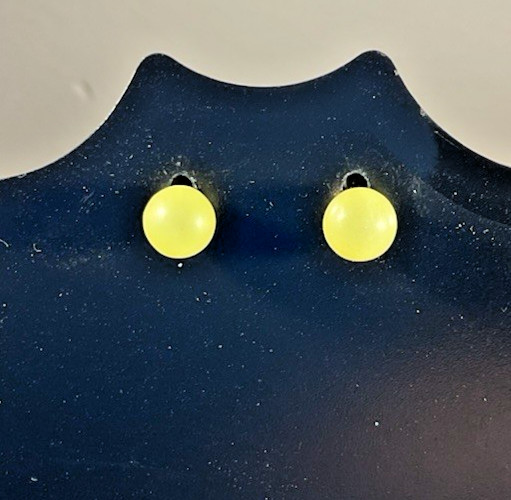 14K Gold Yellow Real Pearl Pierced Stud Earrings Vintage Classic Chic Tested EUC