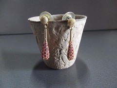1 Pair Old 1.25″in Gold Tone Long Tear Drop w/ pink Stones Stud Earrings