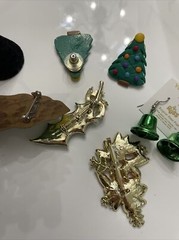 Vtg CHRISTMAS JEWELRY LOT Brooch Dangle Earrings Bells Tree Holly Wreaths