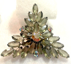 Juliana – DeLizza & Elster brooch and earrings – 1960’s – REDUCED
