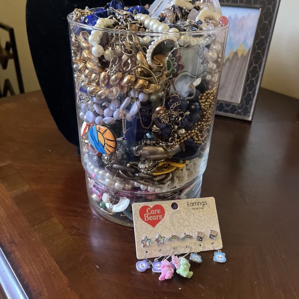 5-10LBS VINTAGE TO NOW WEAR CRAFT FIND Fun Jewelry Lot G Rings NECKLACES More