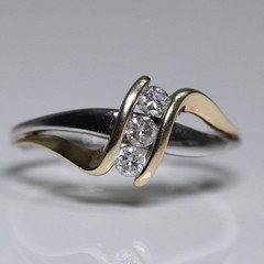 1970s Vintage 10K Two-Tone Gold Diamond Bypass Ring – Size 7 – 0.15ctw