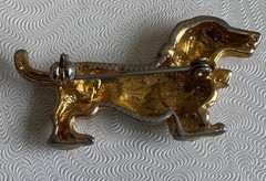 Vintage Dachshund brooch gold-tone metal rhinestone-encrusted collar 1 3/4″
