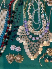 VINTAGE to Modern JEWELRY LOT 6 LBS 168 PCS RHINESTONE RING NECK WEARABLE #19