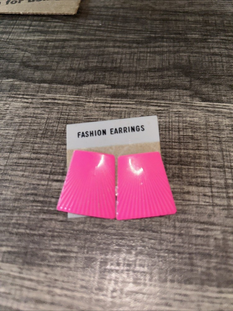 NOS Vintage Pink Metal Post Earrings With Accent Lines Down Made In USA