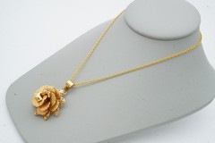 Vintage Giovanni Necklace Gold Tone Rose Flower 15″