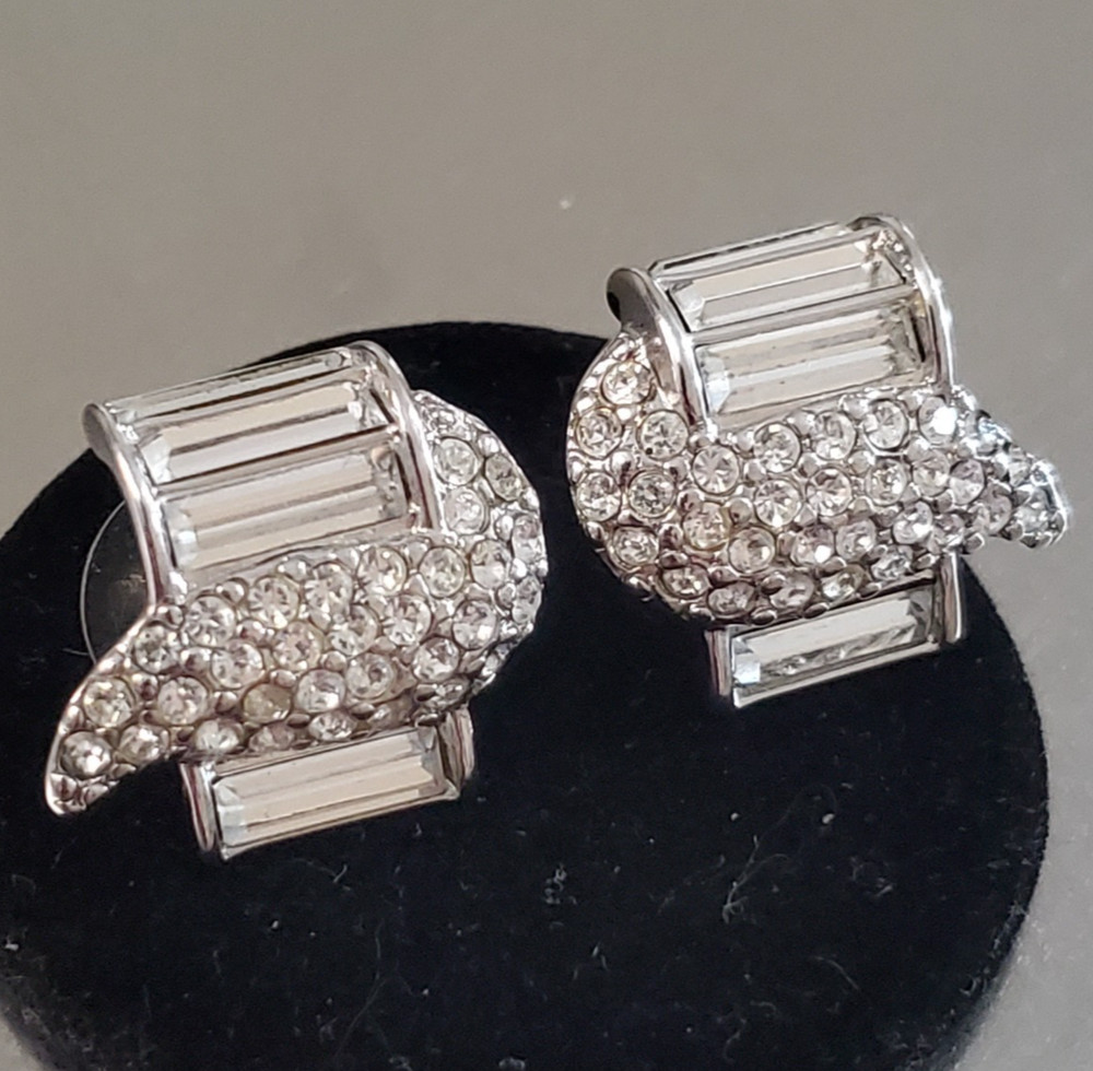 MONET Earrings Vintage Silver Tone Gmmed Stud 20 x 23 mm