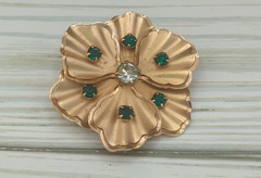 Vintage Gold Tone Flower Green Rhinestone Brooch Pin Pendant