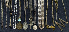 100 pcs Vintage Now Gold Tone Pendants Chains Necklaces Lot Signed & Unsigned