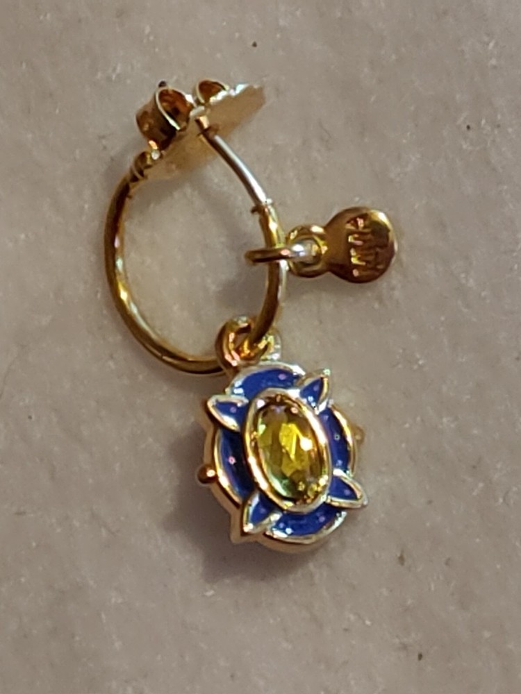 Signed MMA & CN – Single earring – goldtone – Enamel & Faux Stone