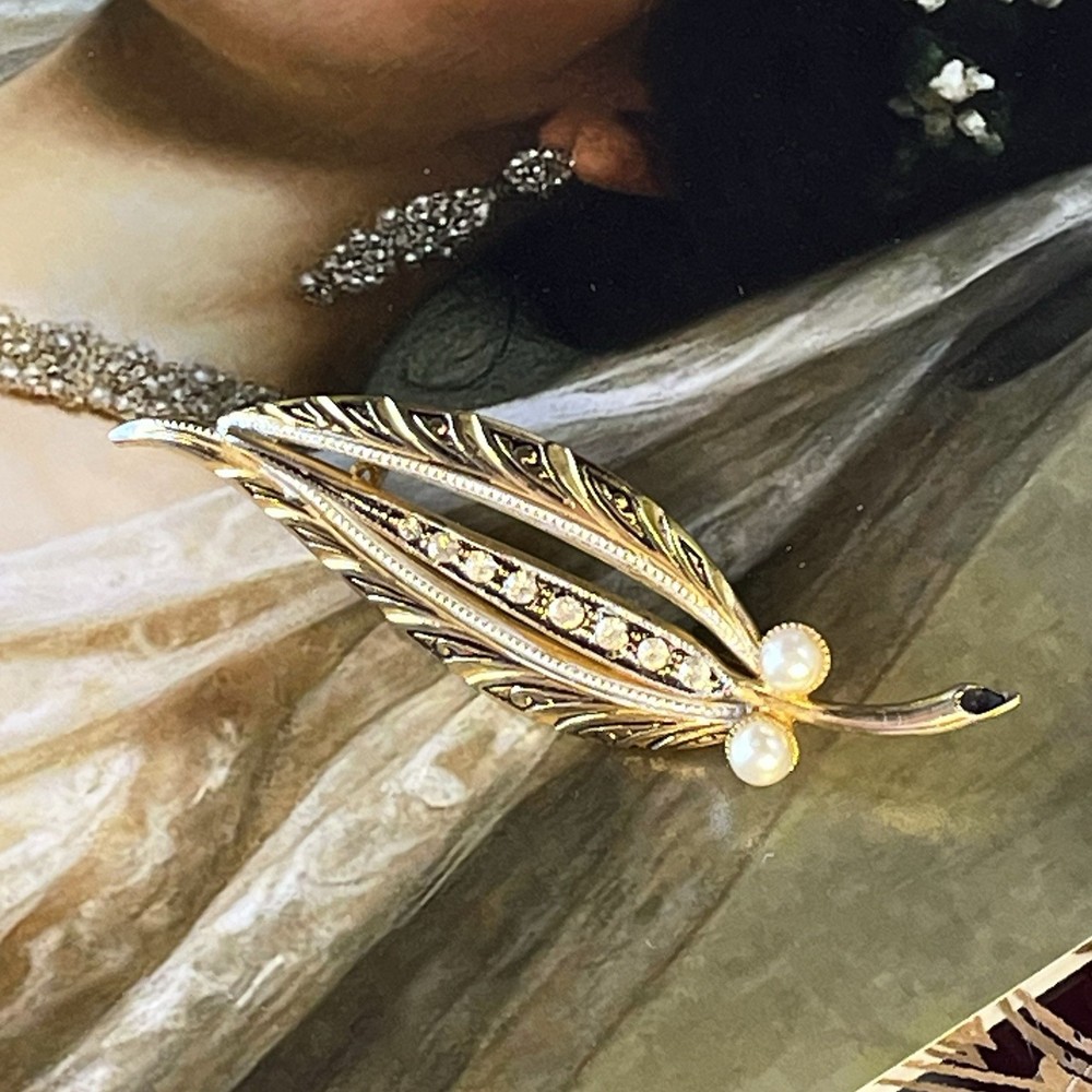 Vintage Damascene Leaf Brooch – Faux Pearls – Rhinestones – Gold Tone – 2.25”