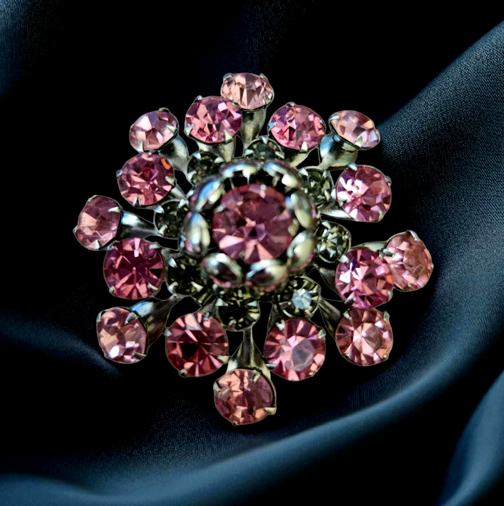 Vintage Silver Tone Pink Rhinestone Prong Set Stones Brooch ~ 1 5/8″ Diameter