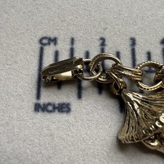 Vintage Gold Tone Asian Charm Bracelet Reverse Carved Lucite Giesha Intaglio 7″