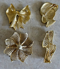 Vintage Unbranded Gold Tone Brooches/Pins Lot of 4