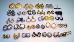 Huge Lot 80s Vint. Earrings 29pr Gold Tone Doorknocker Monet – Isle of Skye etc.