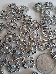(Q)39 Pc Metal jewelry components Daisy Spacer Beads/AB Rhinestones