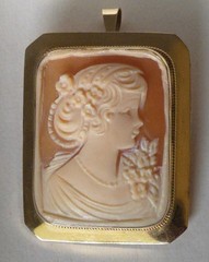 Vintage Milor Italy 14K Gold Carved Shell Cameo Pendant Brooch Pin